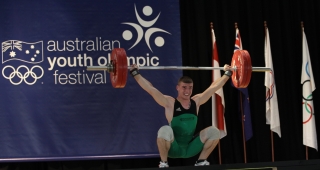 Simon Bence (85 kg) szakítás gyakorlata